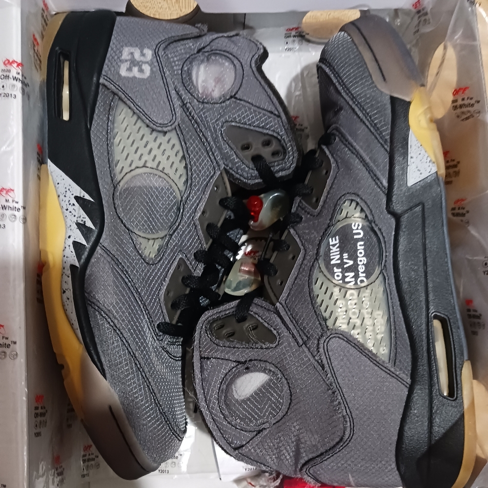 - Air Jordan 5 Retro sp x off white muslin